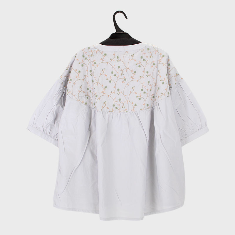 婦人『isoLaine』5分袖切替刺しゅうブラウス