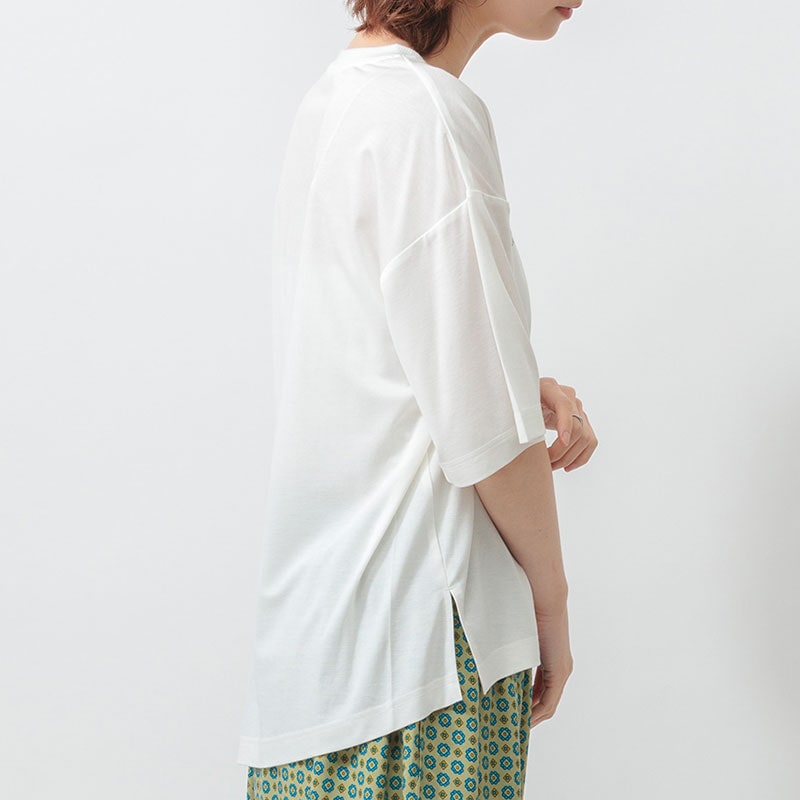 婦人『m.m.o』冷感スムースクルーネックサイドスリットプリントTシャツ