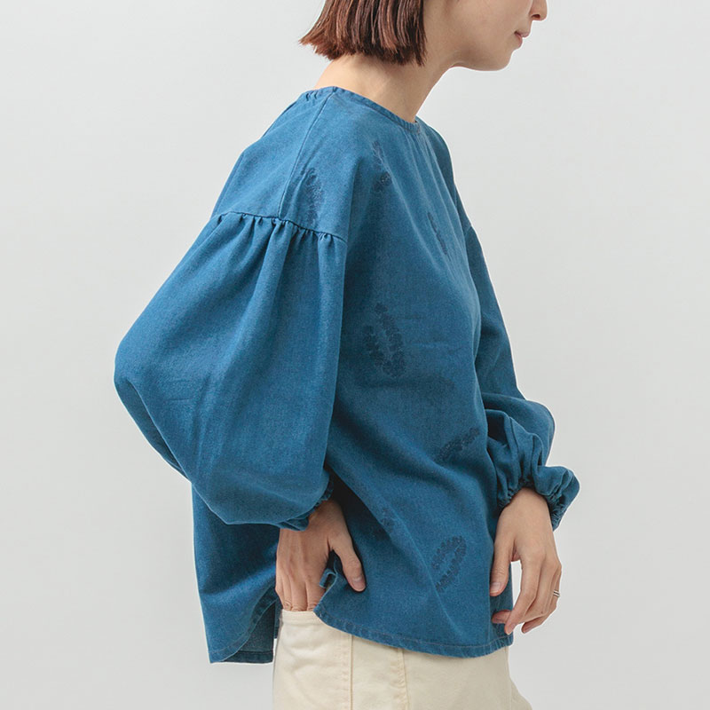 婦人『m.m.o.』デニム刺しゅうブラウス