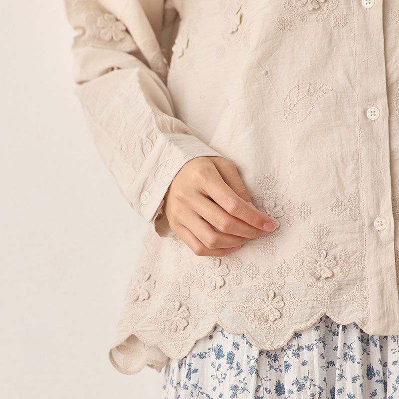 婦人『cloudnine』前開き花柄刺繍裾スカラップブラウス