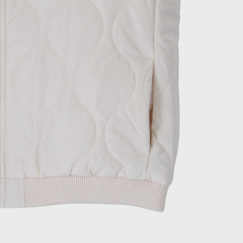 婦人大寸中綿ショートリブ使いノーカラージャケット