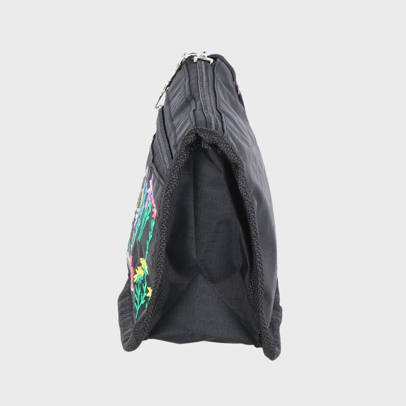 婦人ネコ刺しゅうポーチ