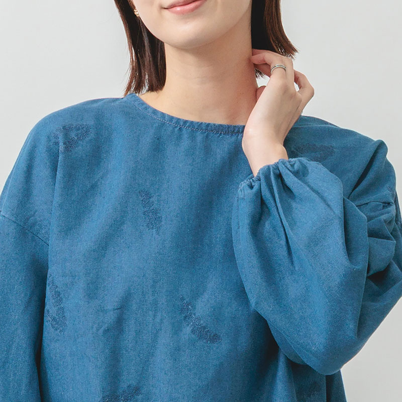 婦人『m.m.o.』デニム刺しゅうブラウス