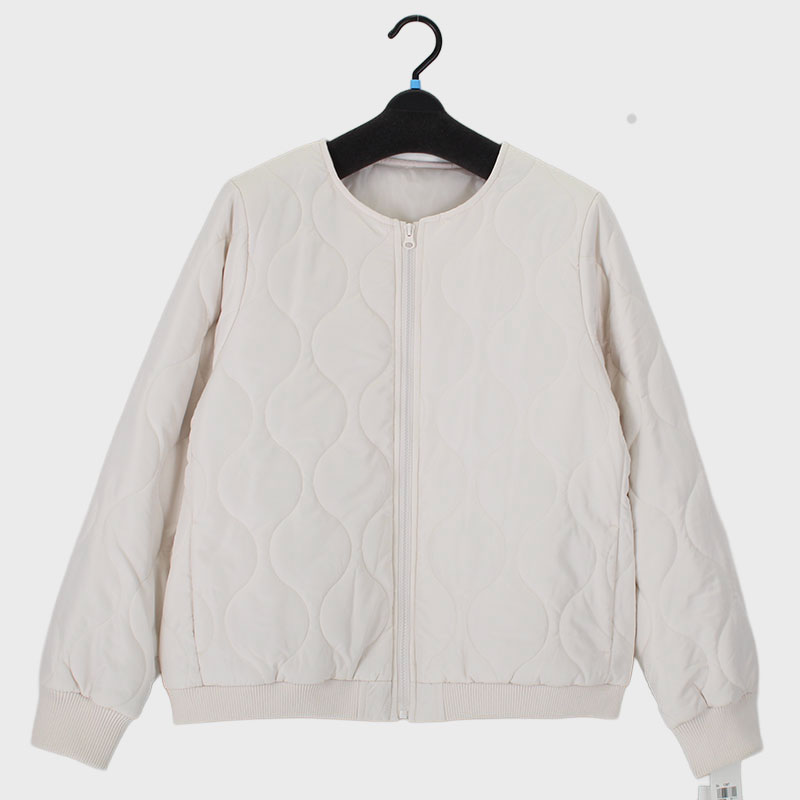 婦人大寸中綿ショートリブ使いノーカラージャケット