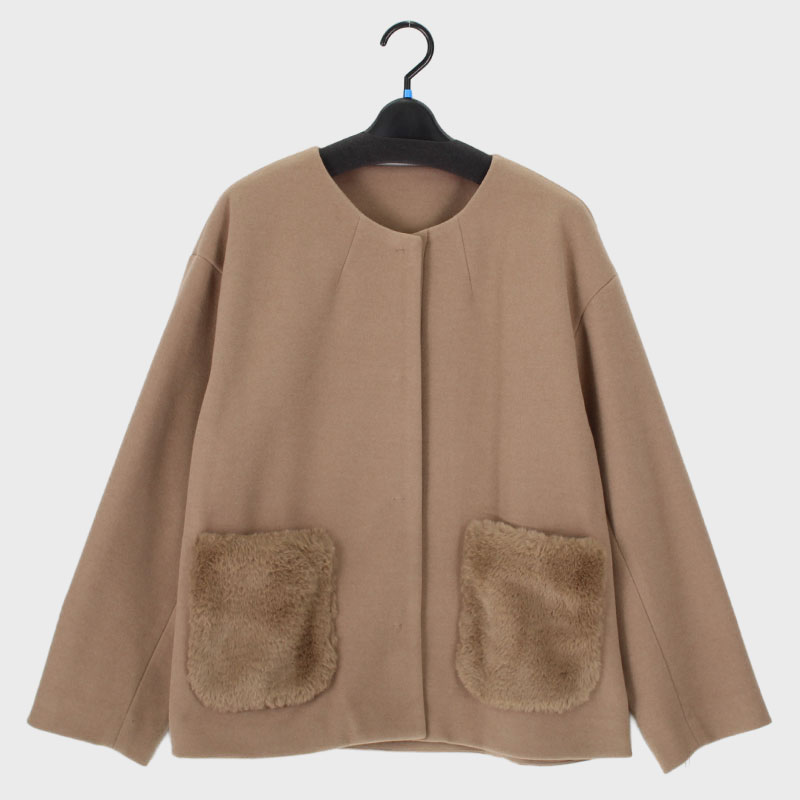 婦人衿なしスナップボタンポケットフェイクファー付コート