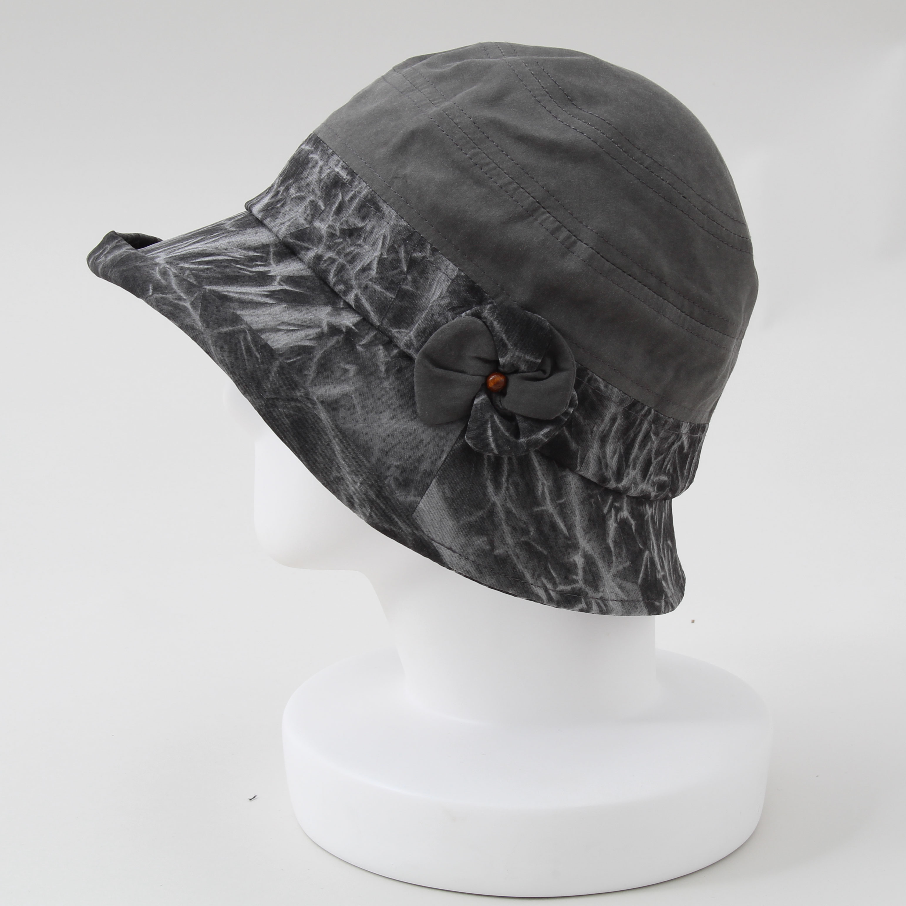 『LUCIANO VALENTINO』ストーンウォッシュコサージュ付きハット/吸水・静電・接触冷感・消臭機能