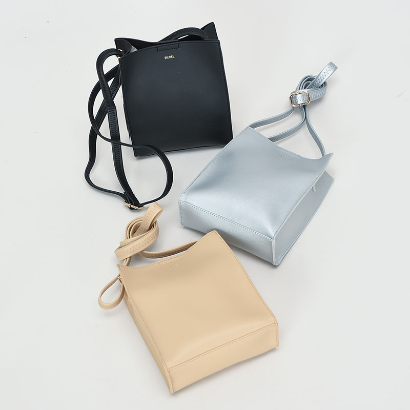 スクエアショルダーバッグ