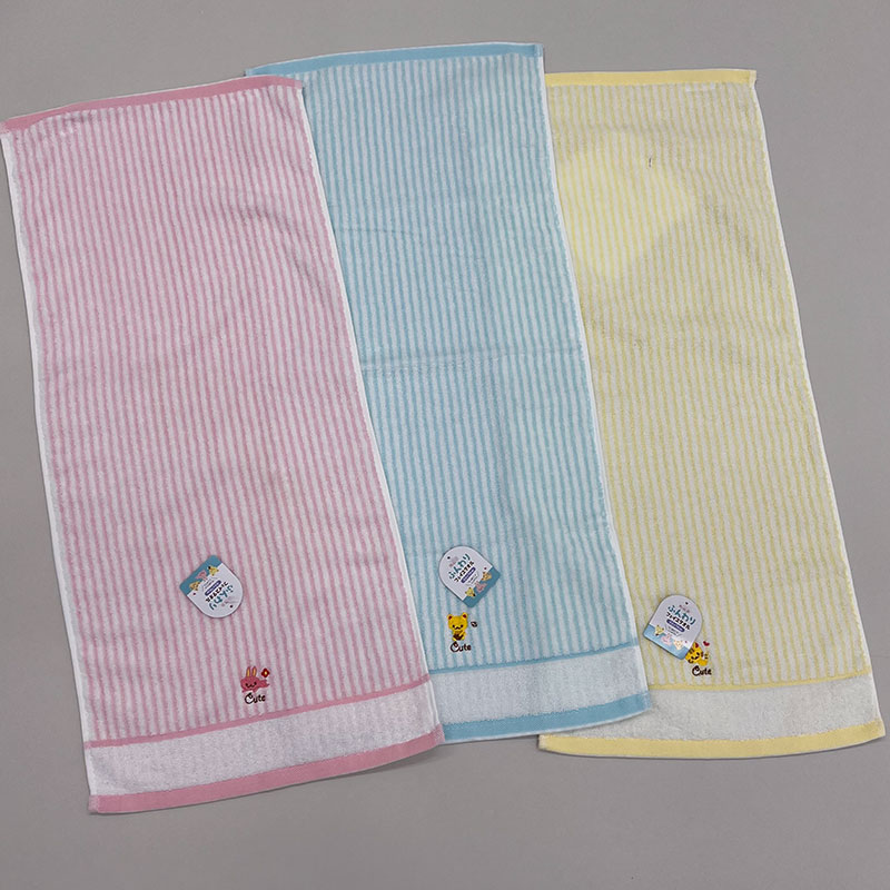 無撚糸刺繍入りフェイスタオル