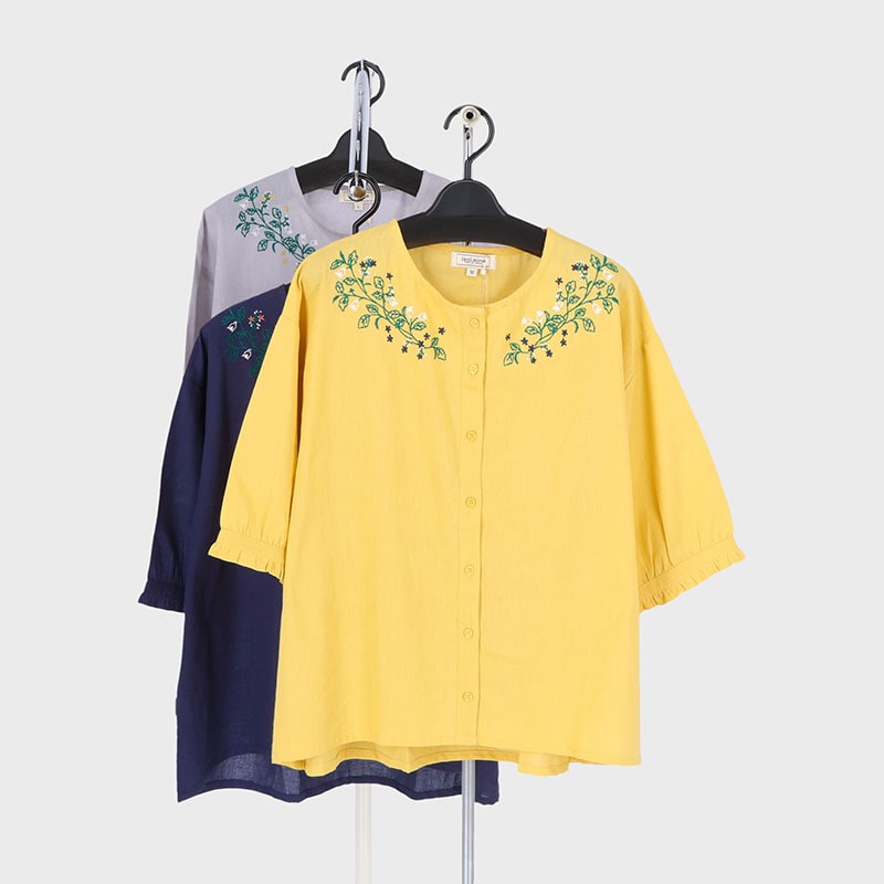 婦人5分袖衿ぐり刺繍ブラウス