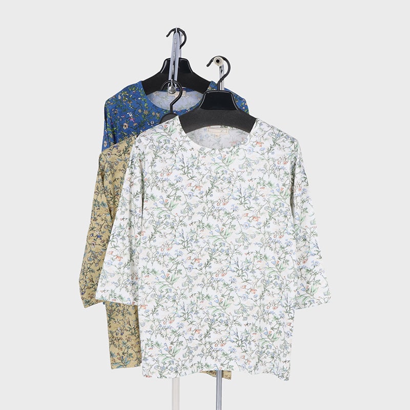 婦人大寸7分袖総プリントTシャツ