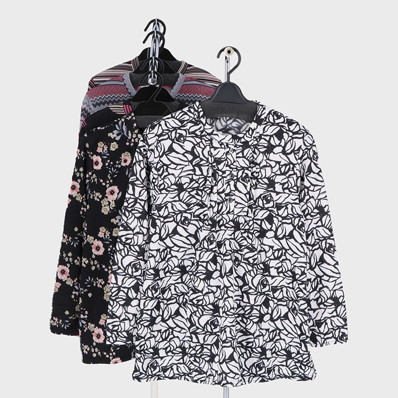 婦人裏起毛ピンタックプリントTシャツ