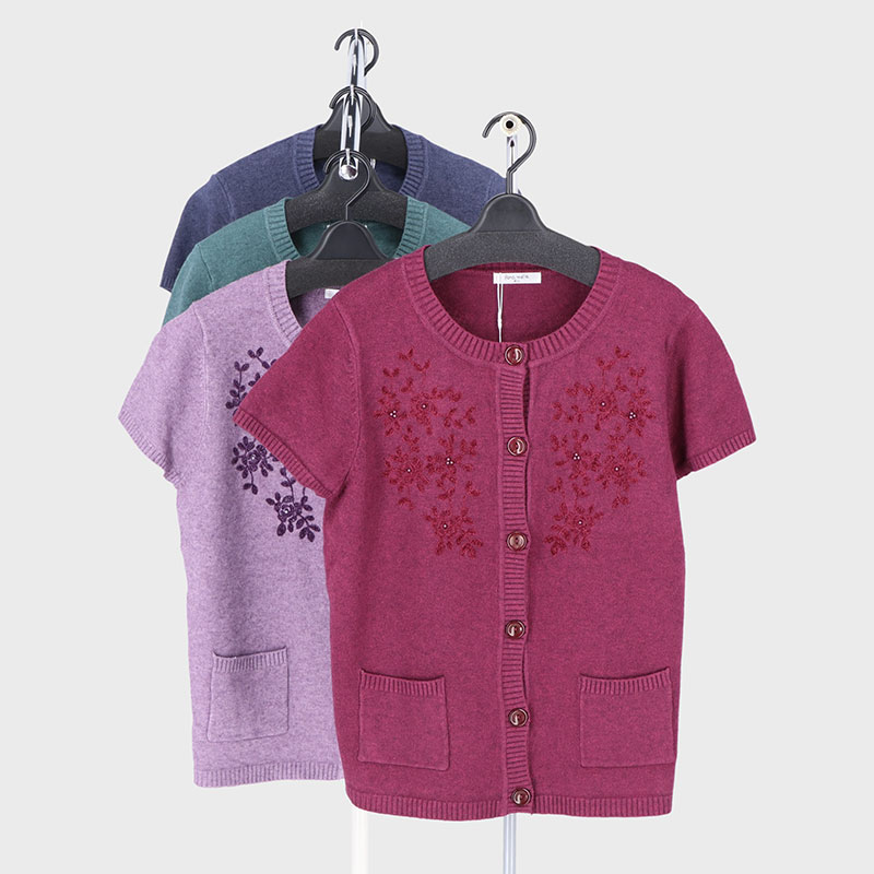 婦人もちもちニットモール刺しゅうベスト