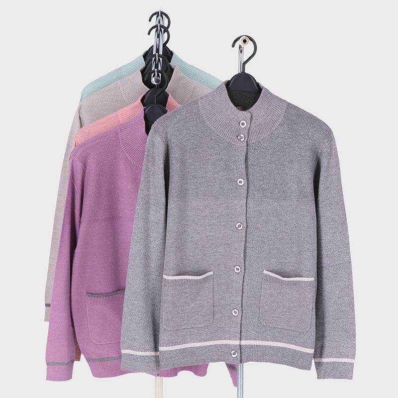 婦人配色ニットカーディガン