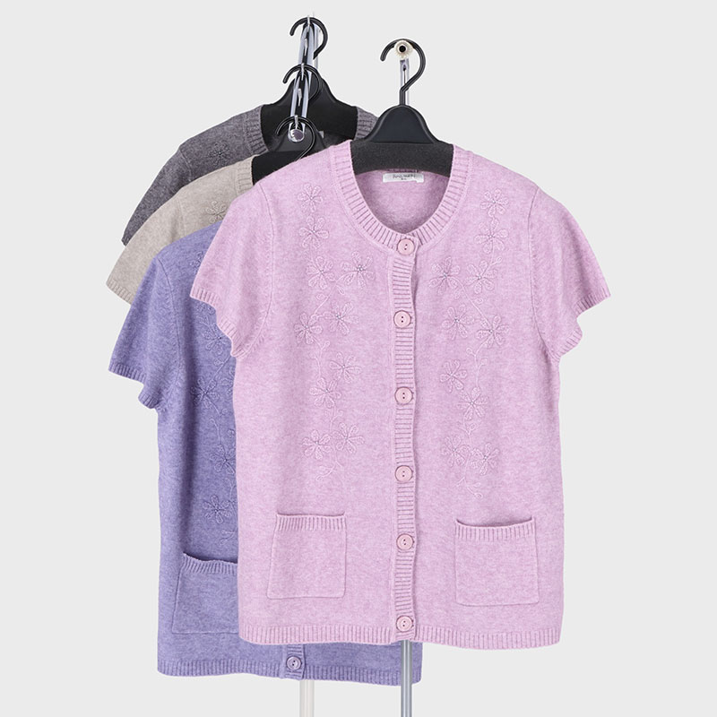 婦人もちもちニット刺しゅうベスト